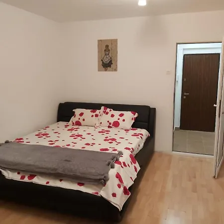 Apartament Metroufavoritgarsonieraaficotroceni Bucureşti