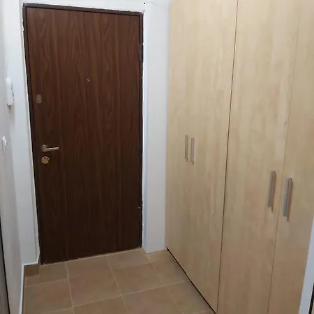Metroufavoritgarsonieraaficotroceni Apartament *